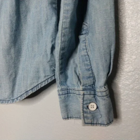 Old Navy Women's XS Classic Fit Button Down Chambray Blue Shirt Western Collared - Picture 4 of 4